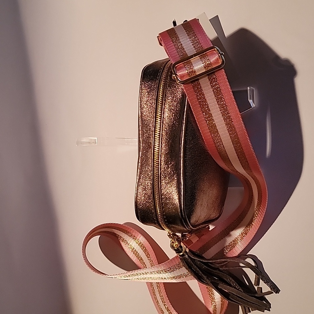 CREDENZA ITALY METALLIC GOLD CROSSBODY/ SHOULDER BAG WITH TASSLE - Picture 7 of 12